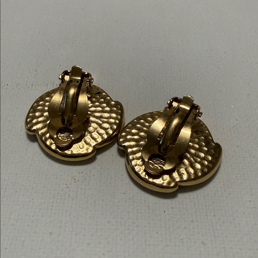 Gold-Frame Abalone Shell Stud Clip on Earrings - Picture 9 of 14